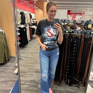 Meet your Posher, Leona